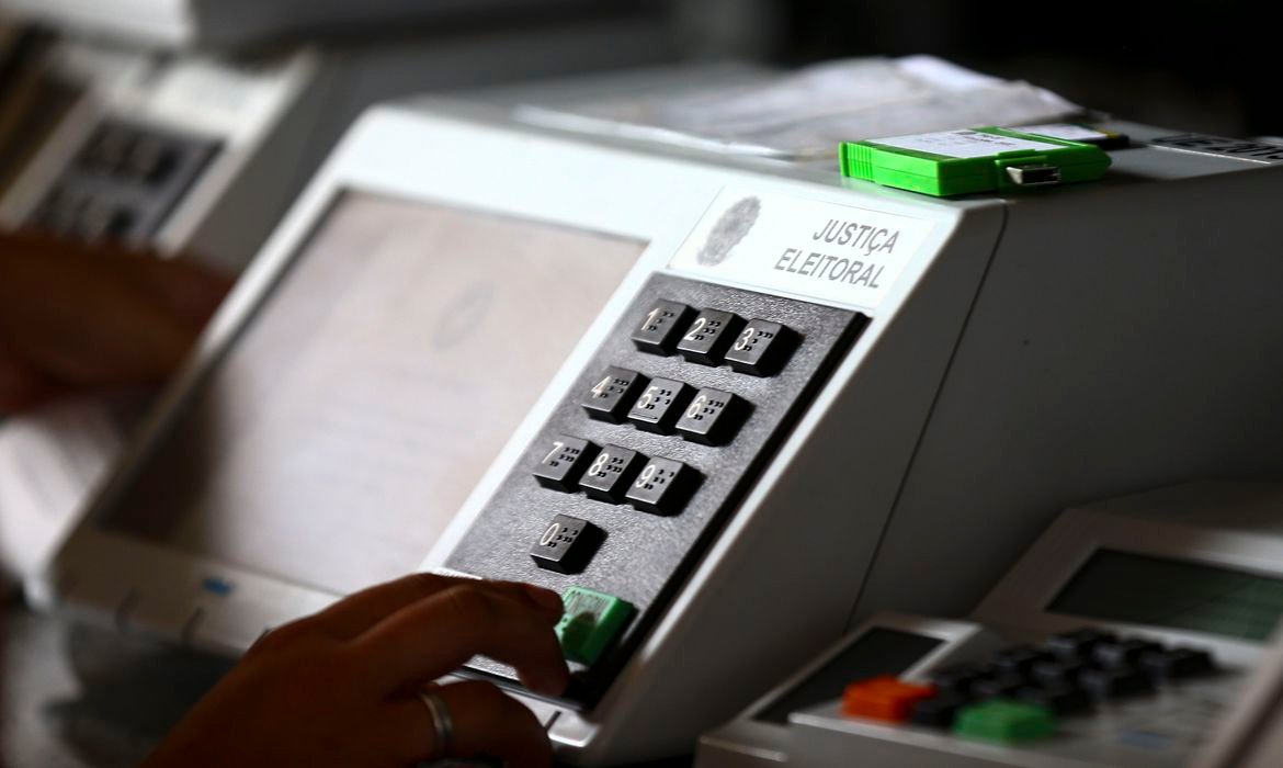 Eleições 2026: Partidos menores lideram alta de filiados em Santa Catarina, aponta TSE