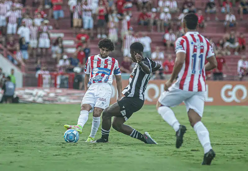 Figueirense segue fora do G8 com derrota diante do Náutico