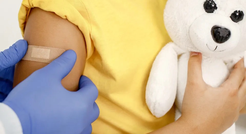 Crianças de 6 meses a 4 anos passam a realizar a vacina contra a covid-19