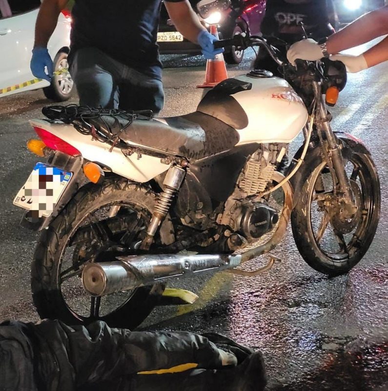Motociclista morre atropelado por ônibus após 'ultrapassar na contramão’