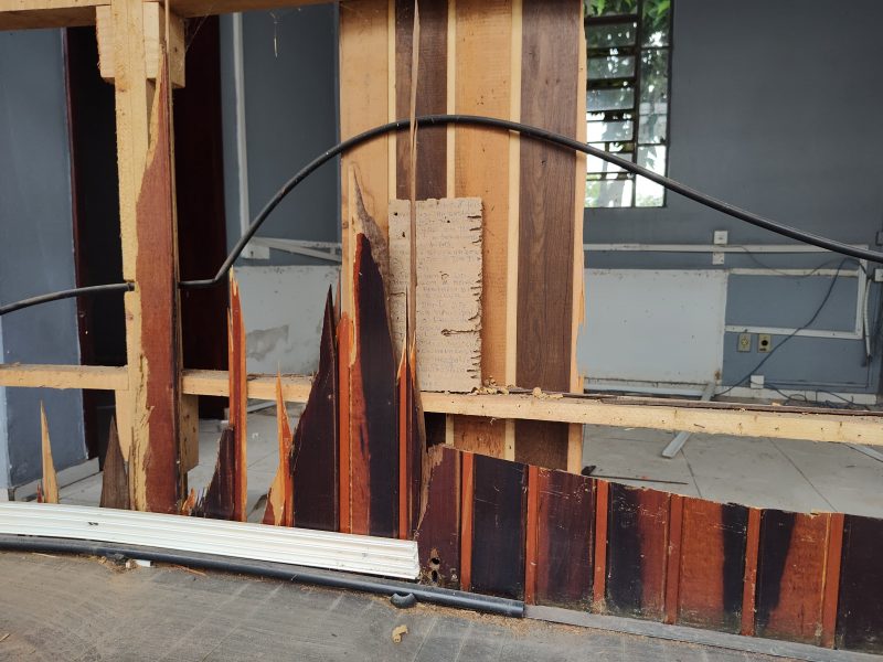 Pedreiro encontra carta de 1969 durante reforma de prédio público em Morro da Fumaça