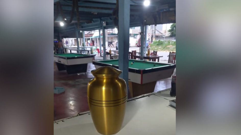 Cliente abandona urna funerária em bar de Itapema e assusta dono do estabelecimento