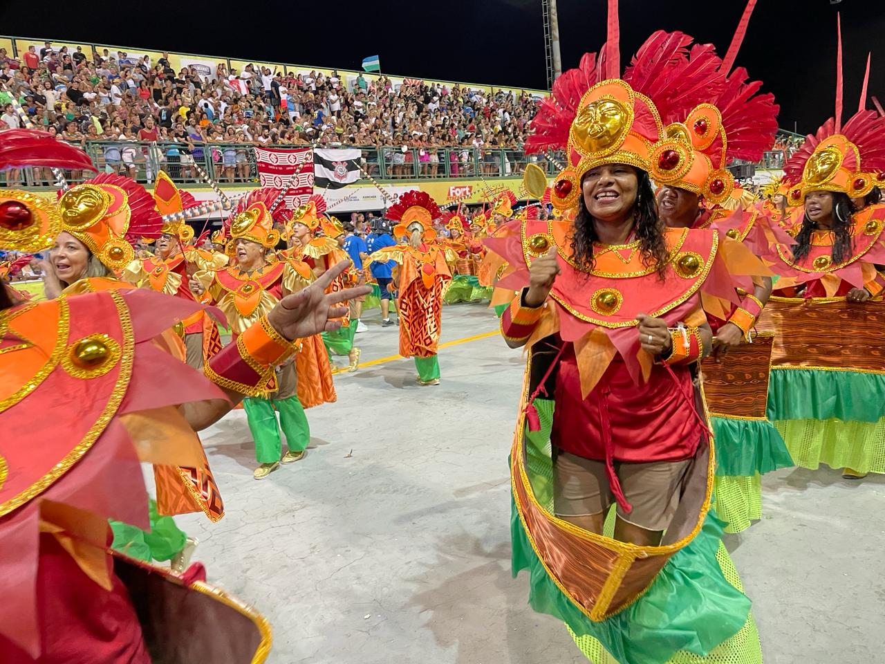 Consulado entra na avenida com o enredo “Aiuri-Cauá” às 2h15