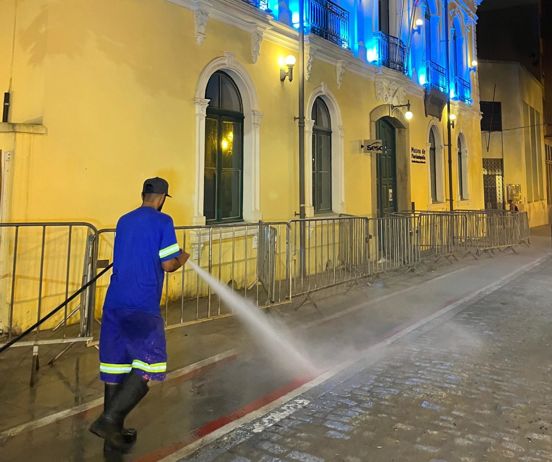 Ruas de Florianópolis amanhecem limpas no domingo de Carnaval