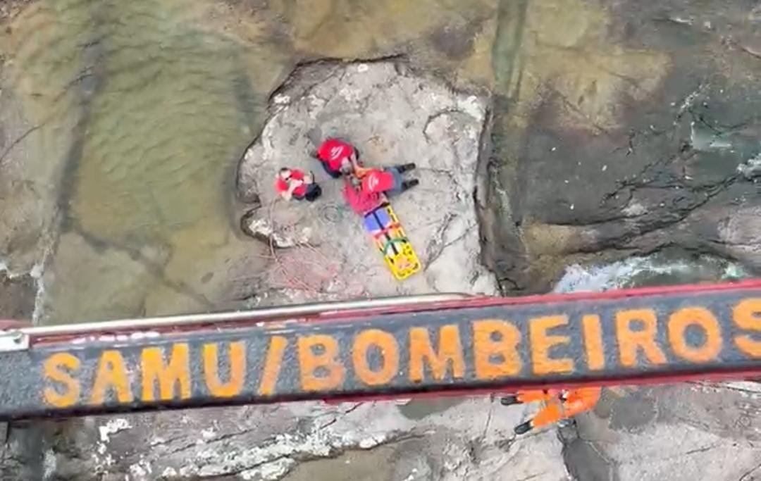 Mulher de 33 anos sofre mal súbito em cachoeira e precisa ser resgatada em Palhoça
