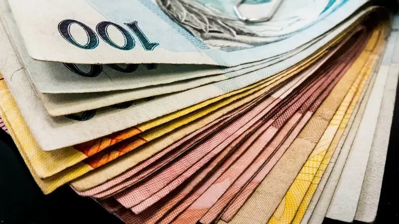 Novo salário mínimo começa a ser pago nesta quinta