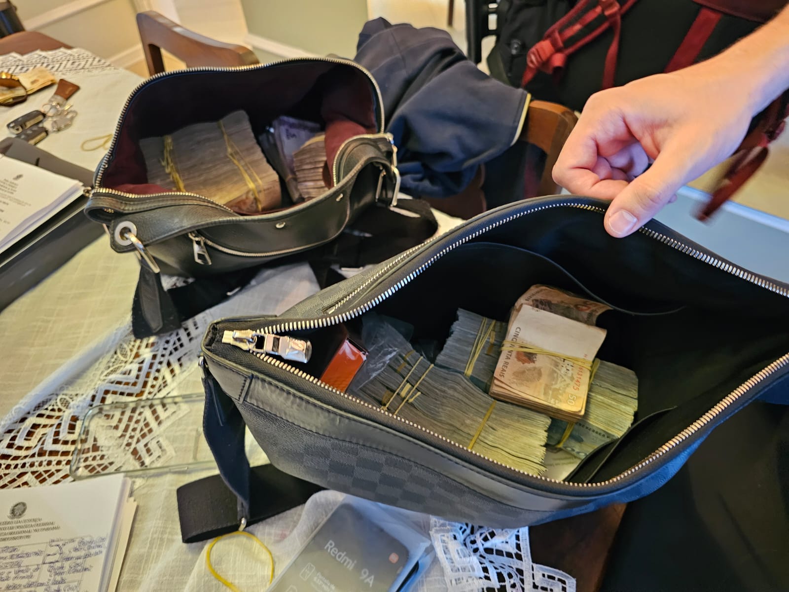 Com alvos em SC, esquema de lavagem de dinheiro tem suposto líder preso no PR