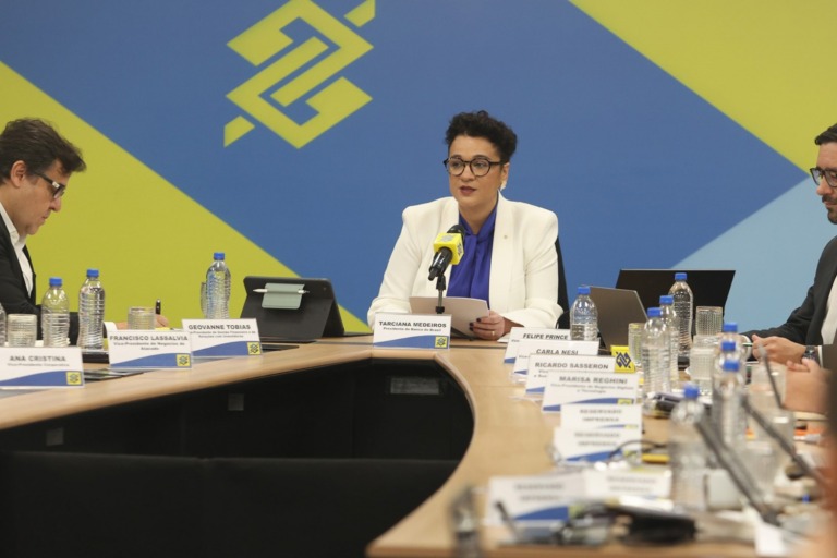 Presidente do Banco do Brasil ganha 94,4% menos que outros CEOs