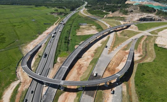 Fluxo de carretas na BR-101 diminui no 1º dia útil após inauguração do Contorno Viário