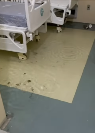 Terceiro andar do Hospital Regional de São José fica alagado após rompimento de cano