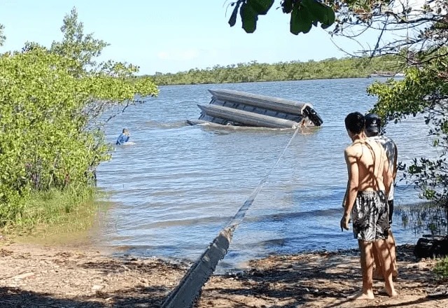 Bebê de 8 meses morre após embarcação virar em praia de Santa Catarina