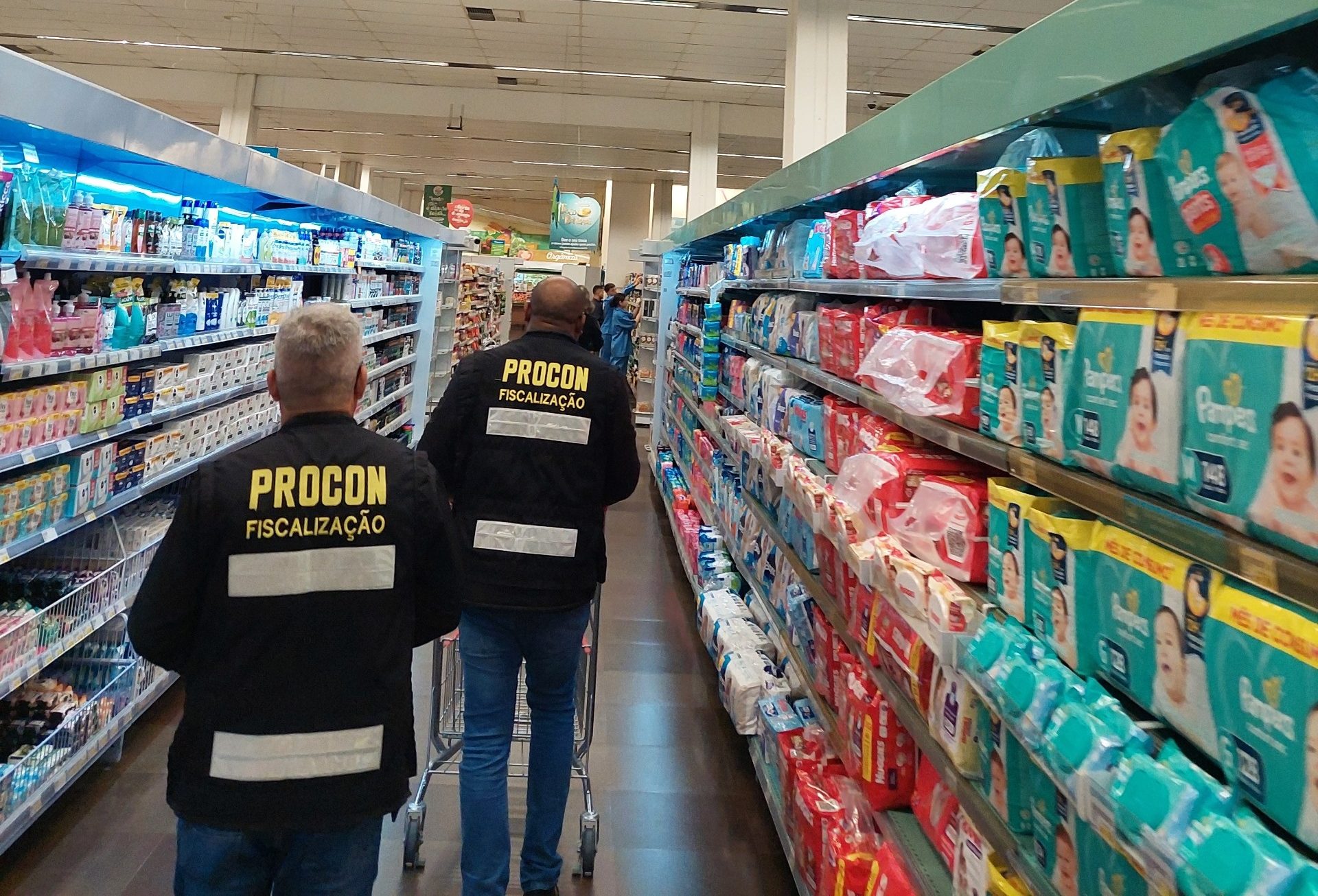 Estabelecimentos da Capital são notificados pelo Procon por venda de creme dental da Colgate