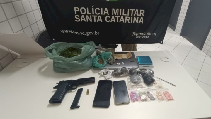 Pai e filho suspeitos de envolvimento com o tráfico de drogas são presos em SC