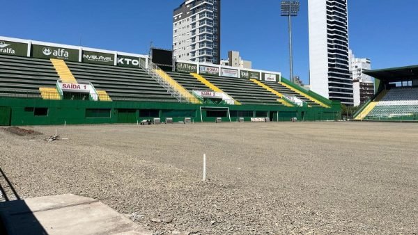 Presidente da Chapecoense Alex Passos aponta Avaí favorito para ganhar título