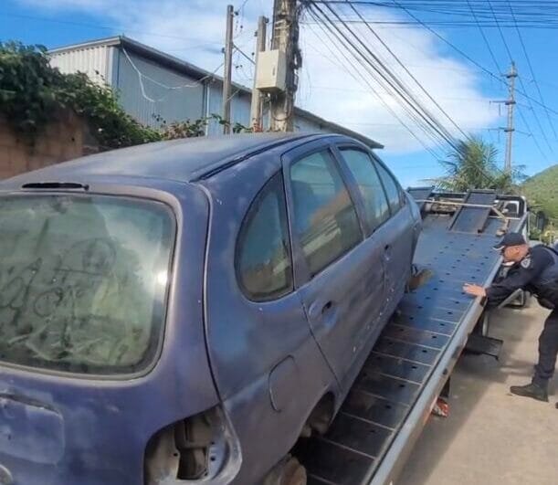 Florianópolis remove veículos abandonados em ação da GMF que já passou por 19 fases
