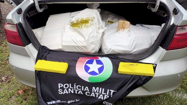 Quase 200 kg de maconha são apreendidos em veículo com placas adulteradas em SC