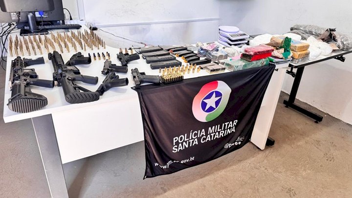Polícia Militar apreende arsenal e mais de 11 kg de drogas no Oeste de Santa Catarina