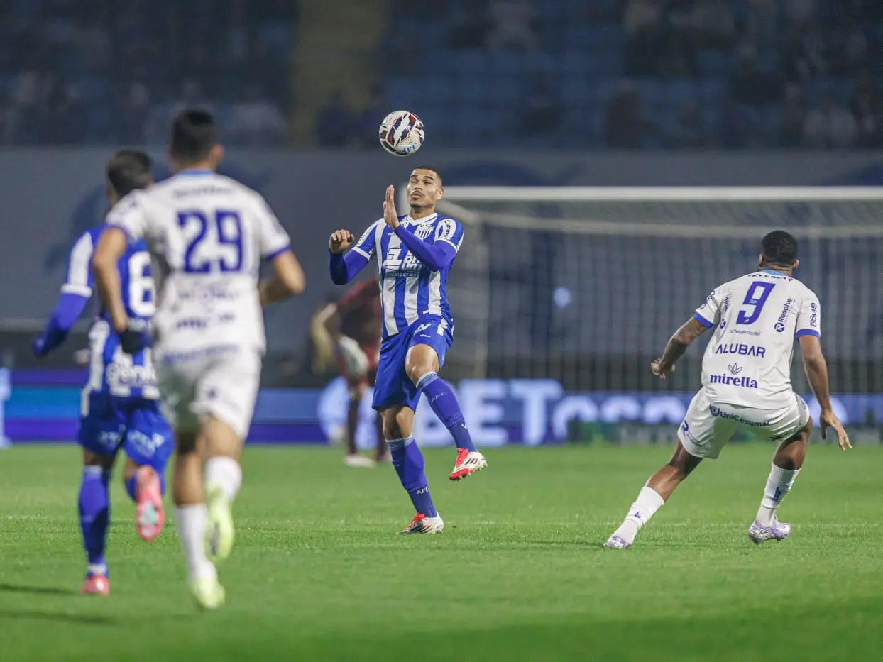 Avaí frustra seu torcedor no empate sem gols contra o Paysandu na Ressacada