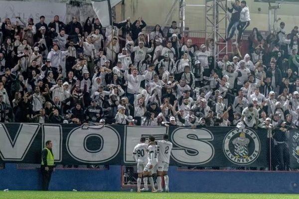 Figueira vence o Brusque, quebra tabu fora e renova as esperanças na Série C