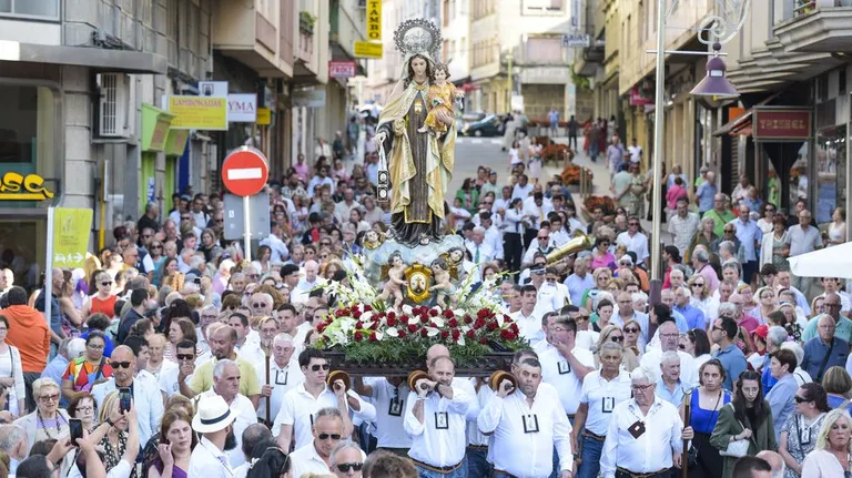 procissoes-em-alto-mar-e-festas-tradicionais-marcam-o-dia-do-carme-na-costa-galega-nesta-quarta-feira1