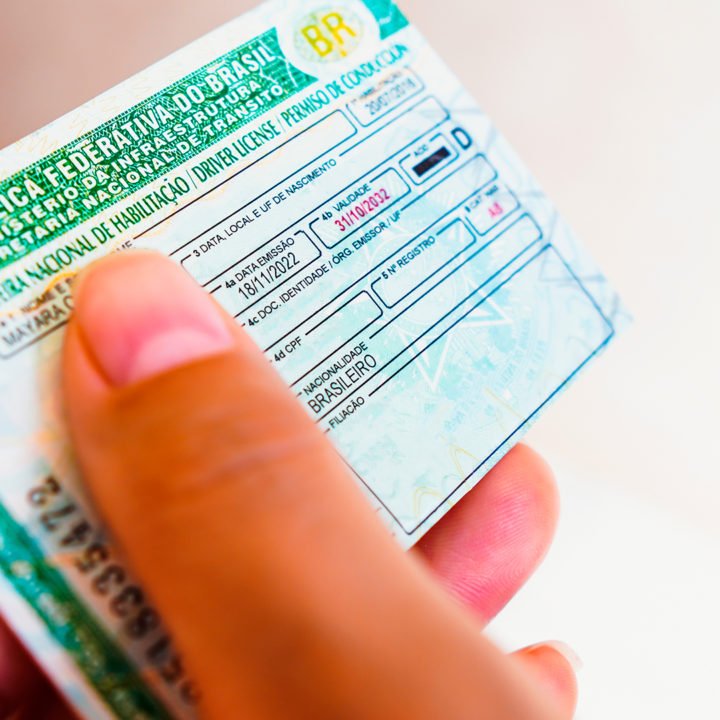 Número de CNHs suspensas cai pelo segundo ano seguido em SC, mas redução está ligada a falhas administrativas