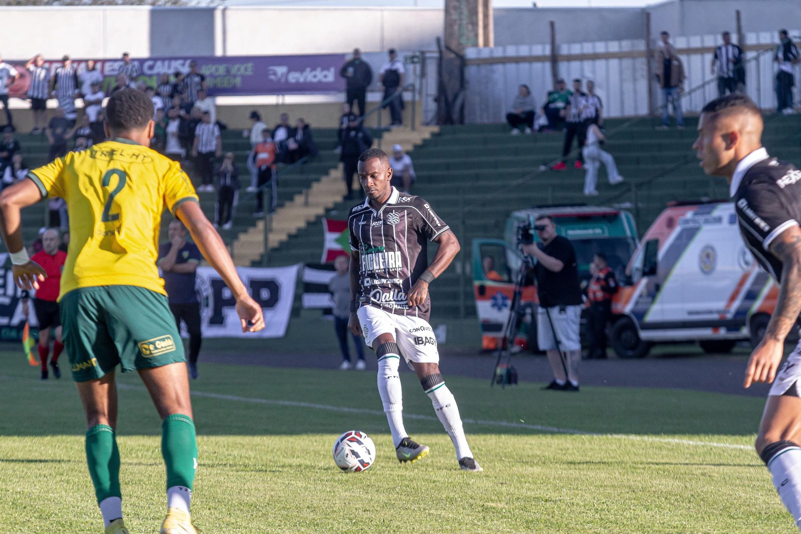 Eliminação precoce e desempenho fraco marcam mais um ano difícil do Figueirense