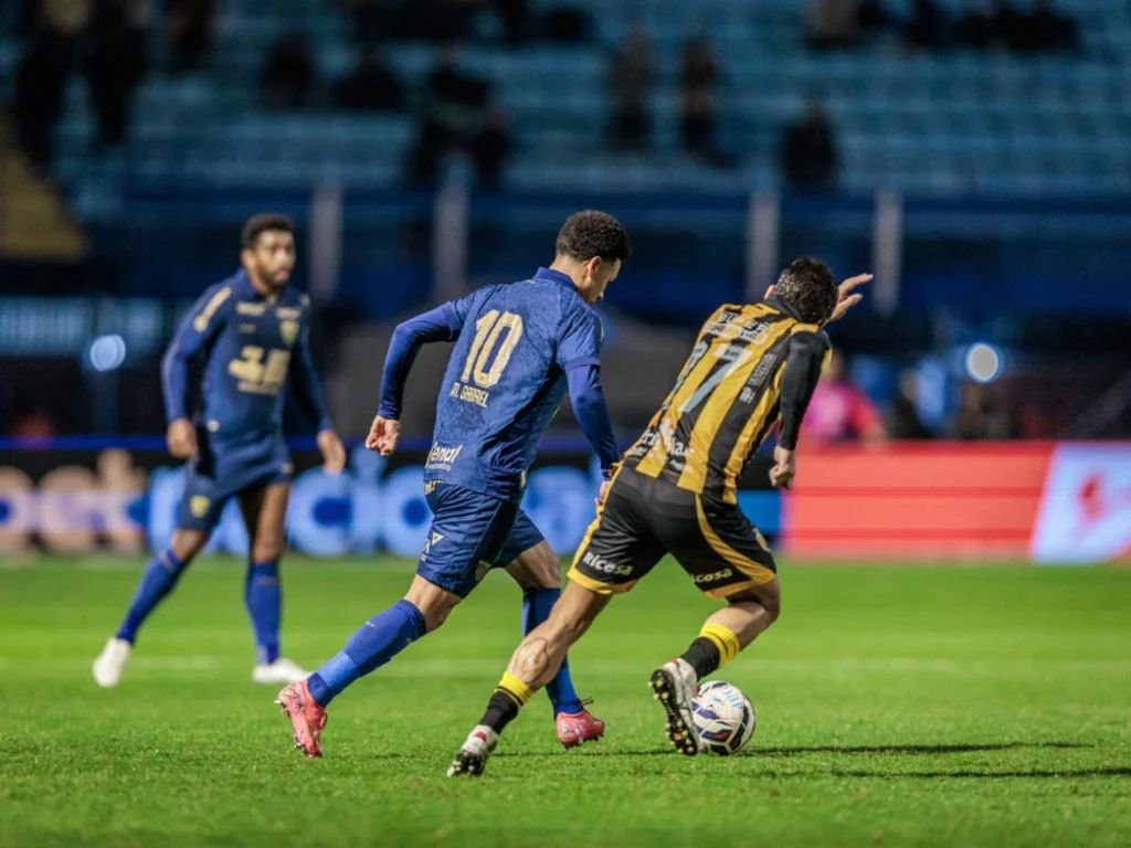 Noite de decepção do torcedor azurra na derrota para Amazonas por 2 x 1