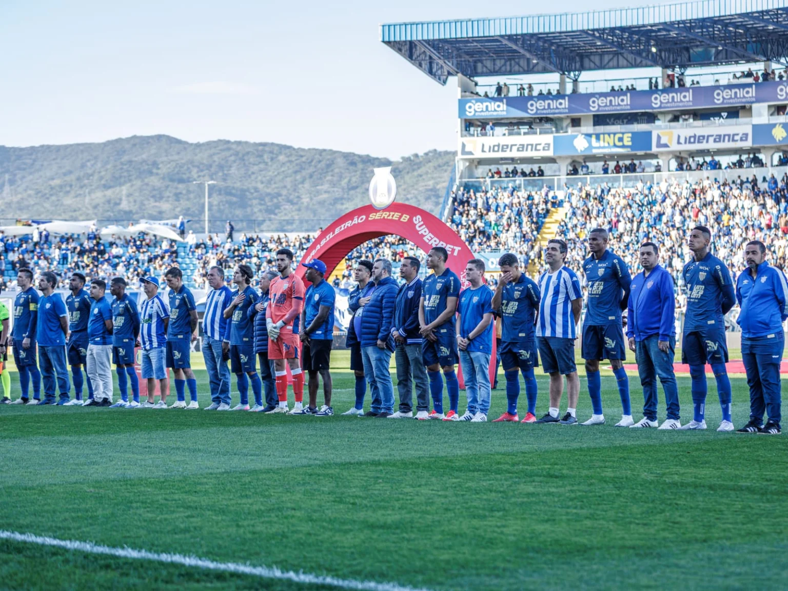 Jogadores do Avaí divulgam carta sobre transparência para os salários atrasados
