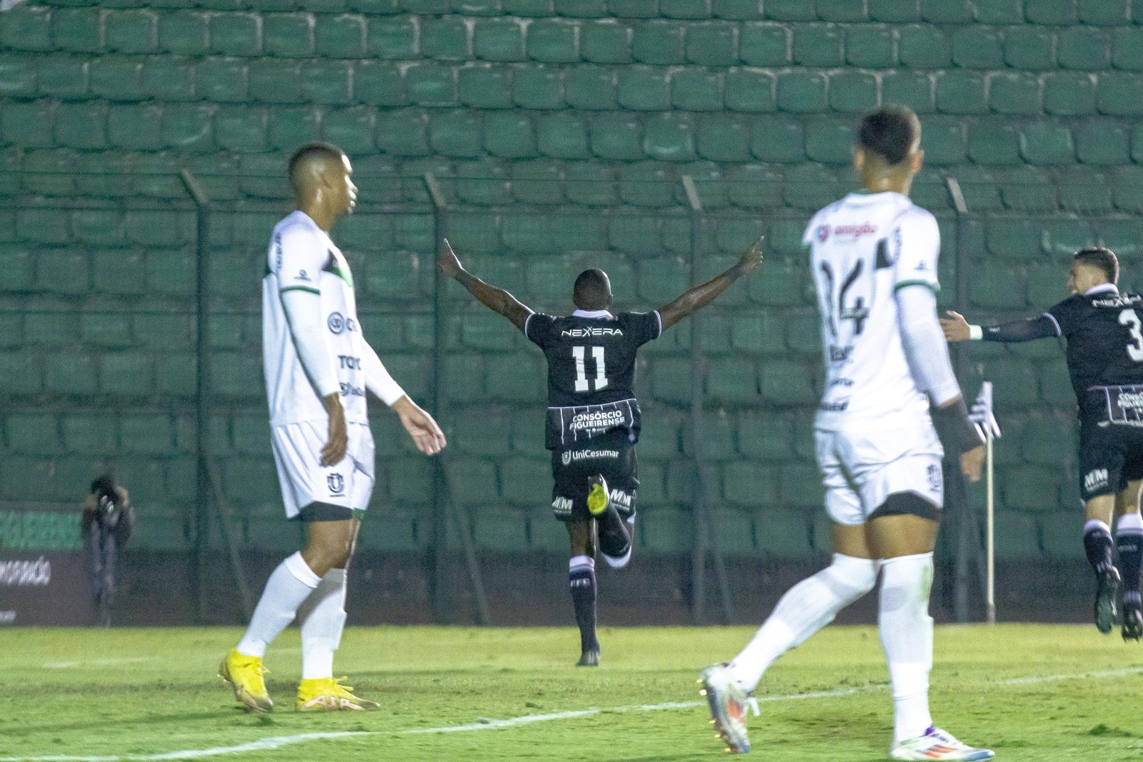 Figueirense fica no 1 x 1 com Maringá, entra no Z-4 e Pintado é demitido
