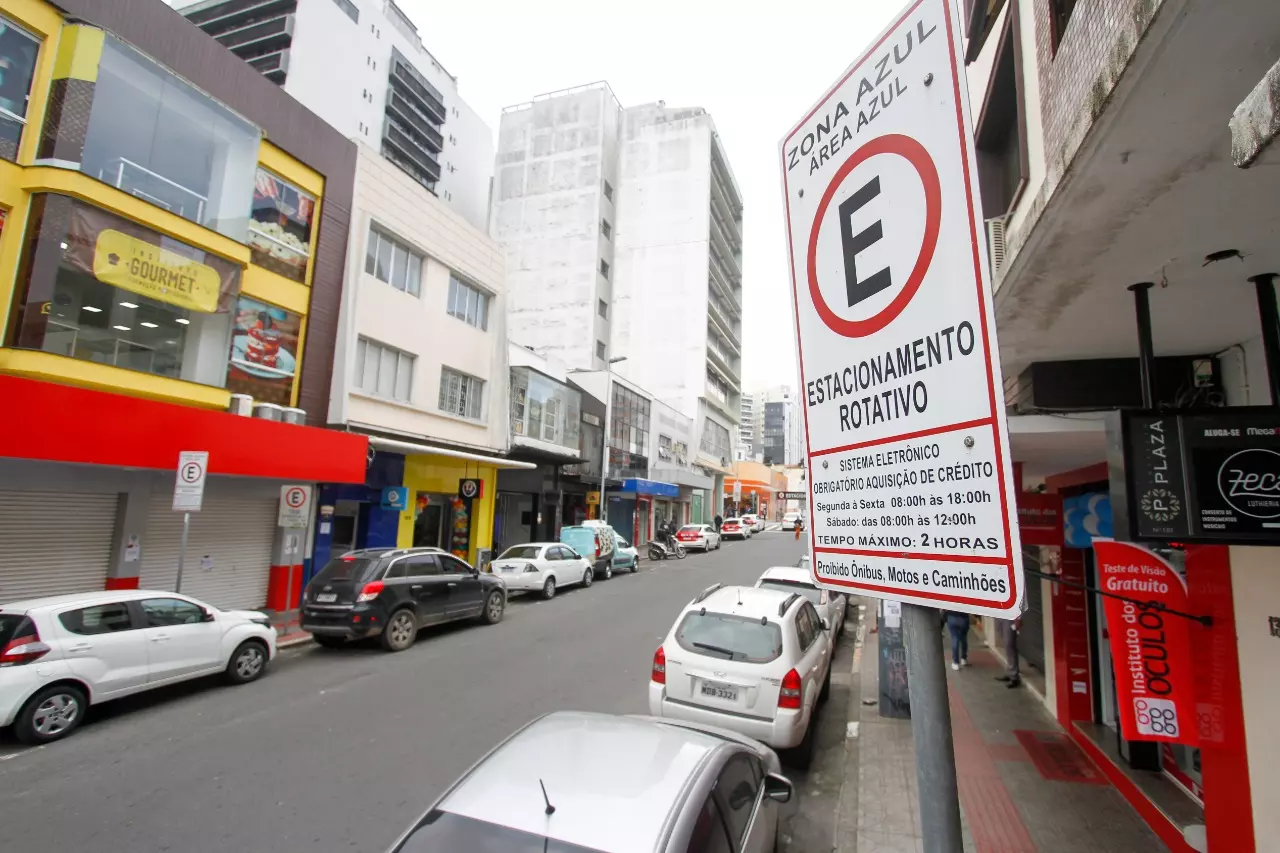 Florianópolis revoga licitação de R$ 24,4 milhões para a Zona Azul após suspeita de possíveis irregularidades
