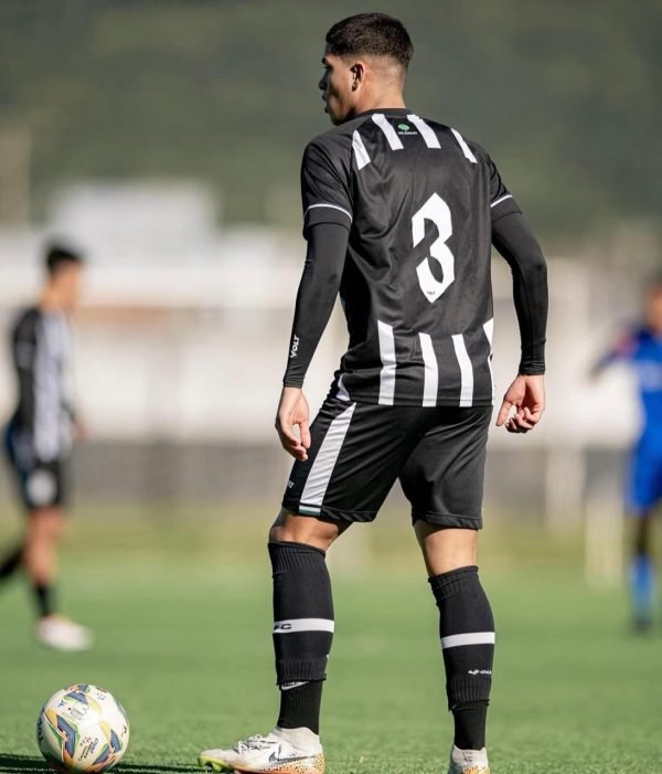 Pedro Carreço deixa base do Figueirense rumo ao sonho no Acadêmico de Viseu