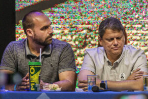Eduardo Bolsonaro diz que será candidato em 2026 se Jair Bolsonaro continuar inelegível