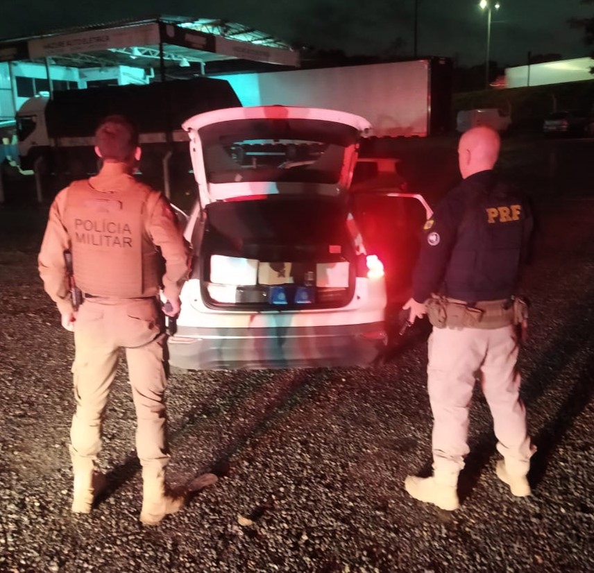 247 garrafas de vinhos importadas irregularmente são localizadas em automóvel na BR-101