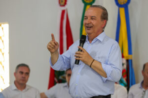 Pesquisa aponta reeleição de Jorginho Mello em 1º turno e dobradinha do PL ao Senado em SC