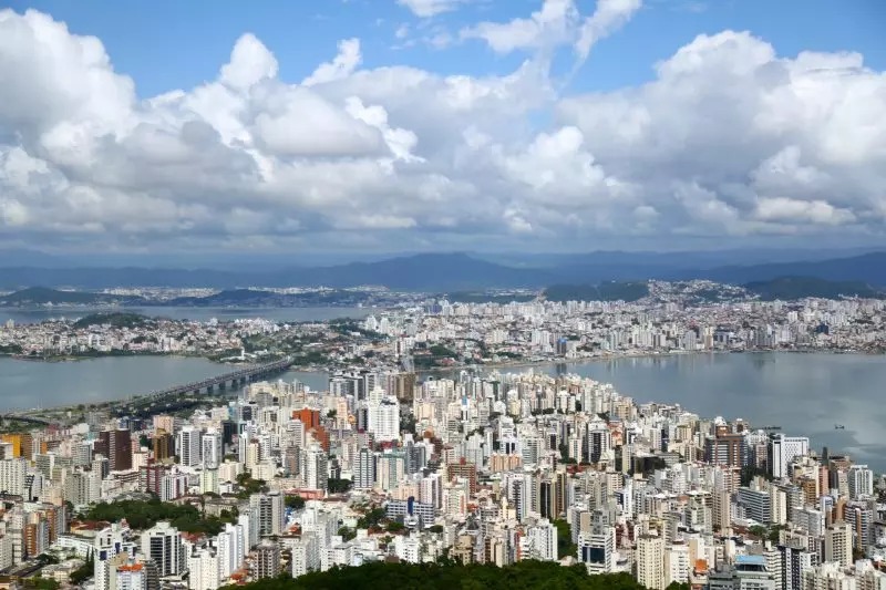 80 mil pessoas na Grande Florianópolis moram em imóvel com valor de aluguel excessivo