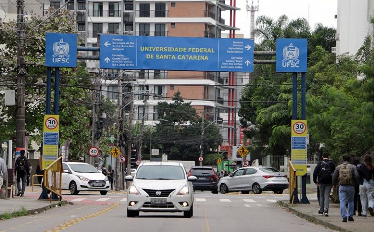 Acesso de veículos é liberado nas entradas principais da UFSC