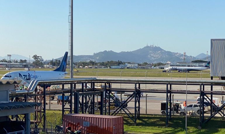 Aeroporto Internacional de Florianópolis é reaberto após 18 horas interditado