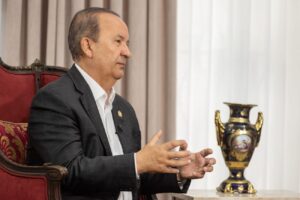 Ameaça de morte ao governador Jorginho Mello mobiliza operação da Polícia Civil em três estados