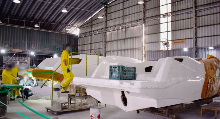 Apenados em Santa Catarina constroem iates de luxo em iniciativa de ressocialização