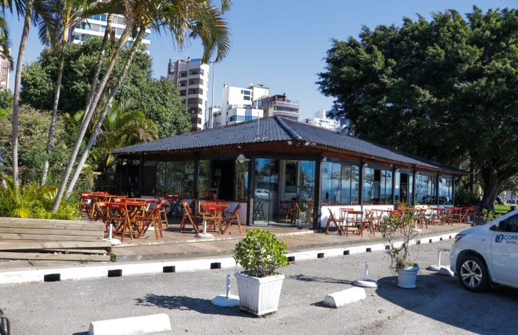 Após reunião com vereadores da base, lista de quiosques irregulares que serão licitados têm alterações; veja nova lista