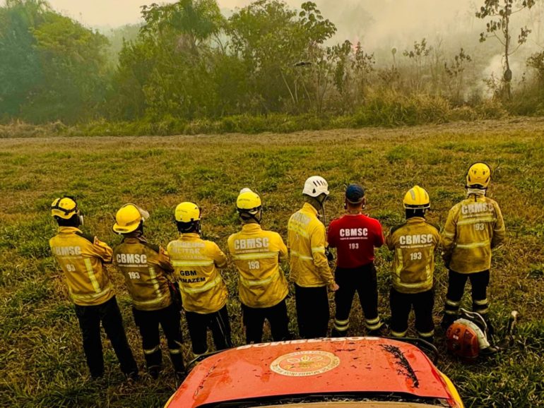 Bombeiros de Santa Catarina intensificam combate aos incêndios no Mato Grosso do Sul