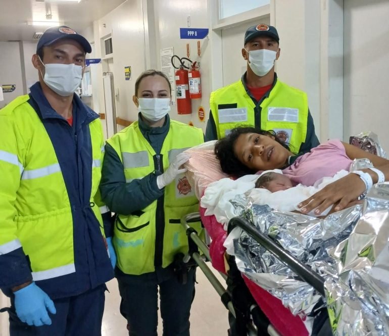 Bombeiros realizam dois partos dentro da ambulância no Dia das Mães em Santa Catarina