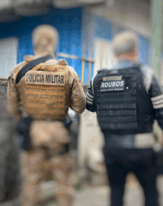 Operação policial em Florianópolis cumpre mandados contra grupo investigado por roubo e tráfico