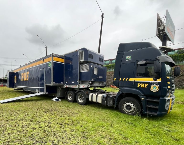Carreta “Cinema Rodoviário” da PRF volta a entrar em cartaz no Norte de SC