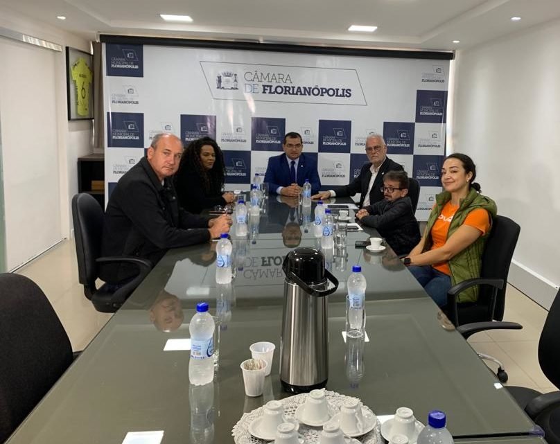 A Companhia de Águas e Saneamento, a Casan, deve entregar até o final desta segunda-feira (11), o primeiro relatório sobre o rompimento do reservatório no Monte Cristo, em Florianópolis. Nele, serão citadas possíveis causas do acidente.