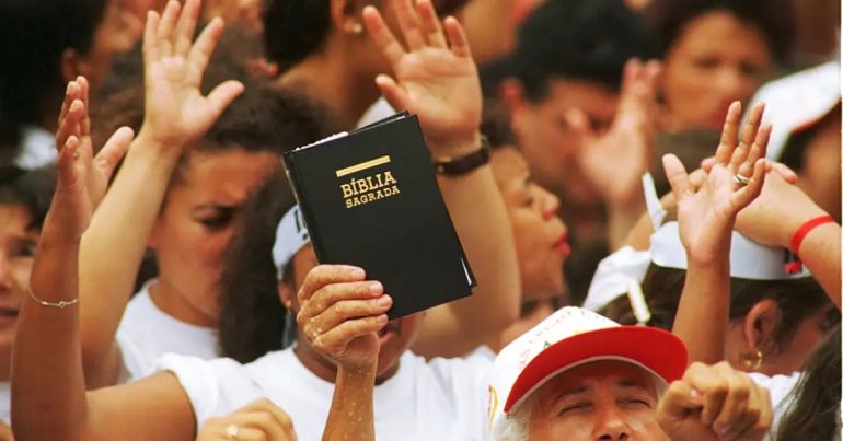 Evangélicos aumentam e católicos ainda são maioria em Santa Catarina, aponta Censo 2022