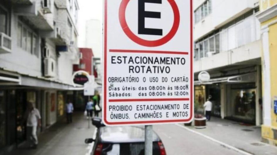 Cobrança de estacionamento rotativo da Zona Azul em Florianópolis é retomada; entenda como funciona