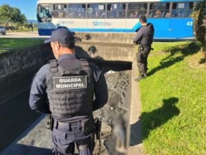 Corpo aparece em vala a poucos metros da delegacia no Centro de Florianópolis