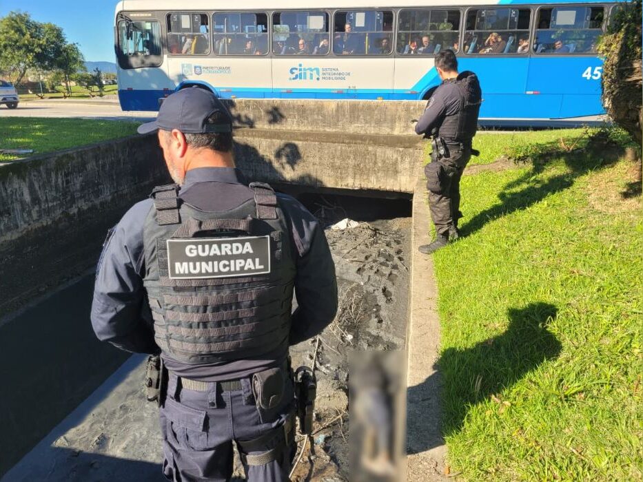 Corpo aparece em vala a poucos metros da delegacia no Centro de Florianópolis