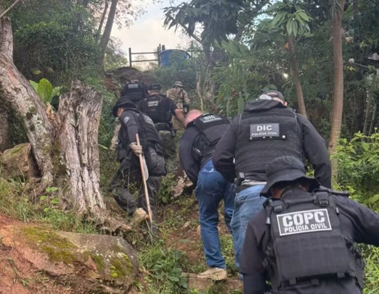 Corpo de possível vítima de tortura é encontrado em cemitério clandestino na Grande Florianópolis